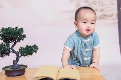 六盘水宝宝爱吐奶是什么原因